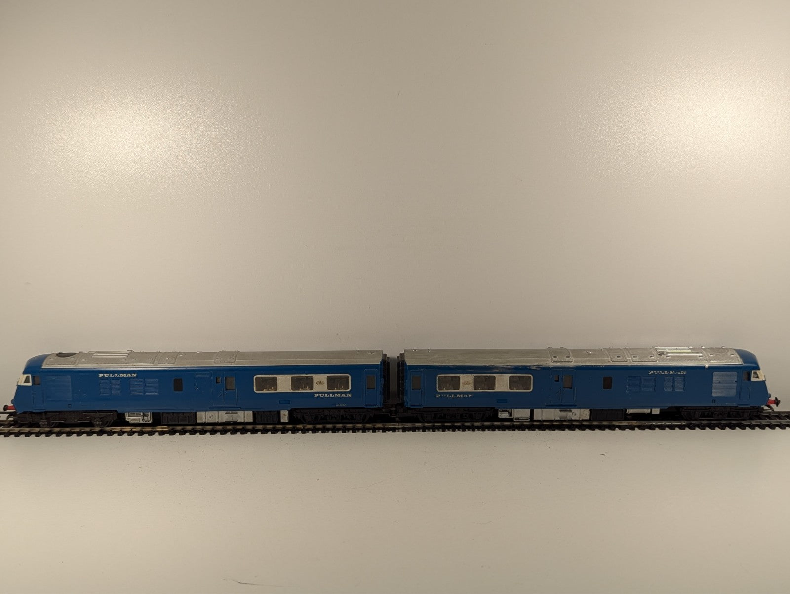 Tri-ang R555/R556 Blue Pullman Train Set OO Gauge