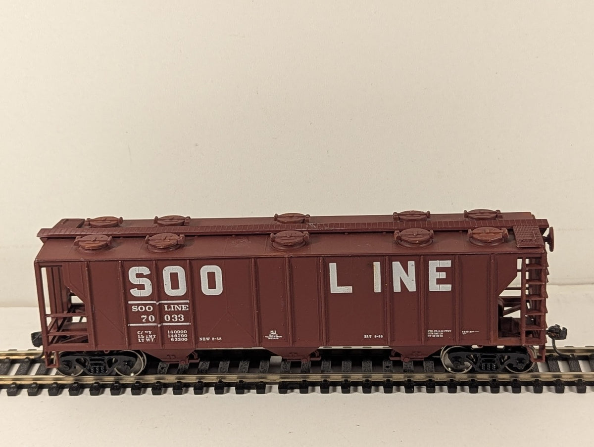 Atlas HO Gauge PS-2 2-Bay Covered Hopper Goods Wagon 70033 Soo Line