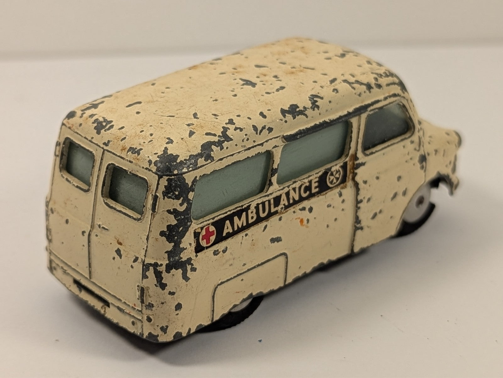 Corgi Toys 412 Bedford Utilecon Ambulance 1:43 Scale - Chipped Paint
