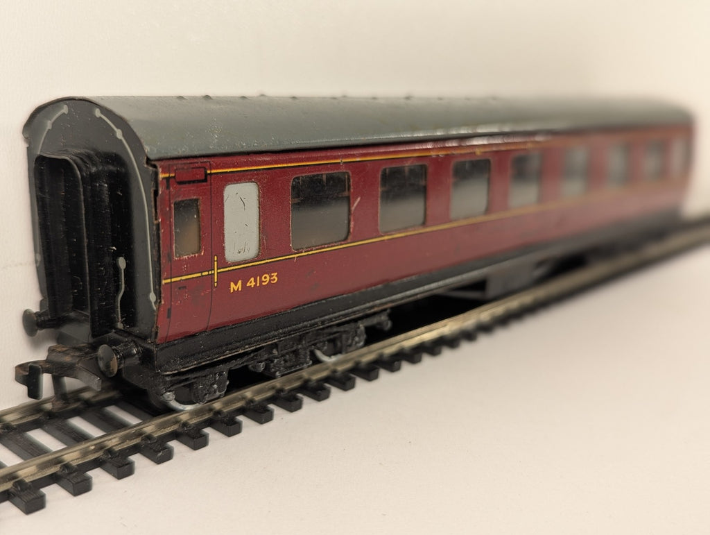 Hornby Dublo OO Gauge BR Maroon Corridor Composite Coach Passenger Coach M 4193