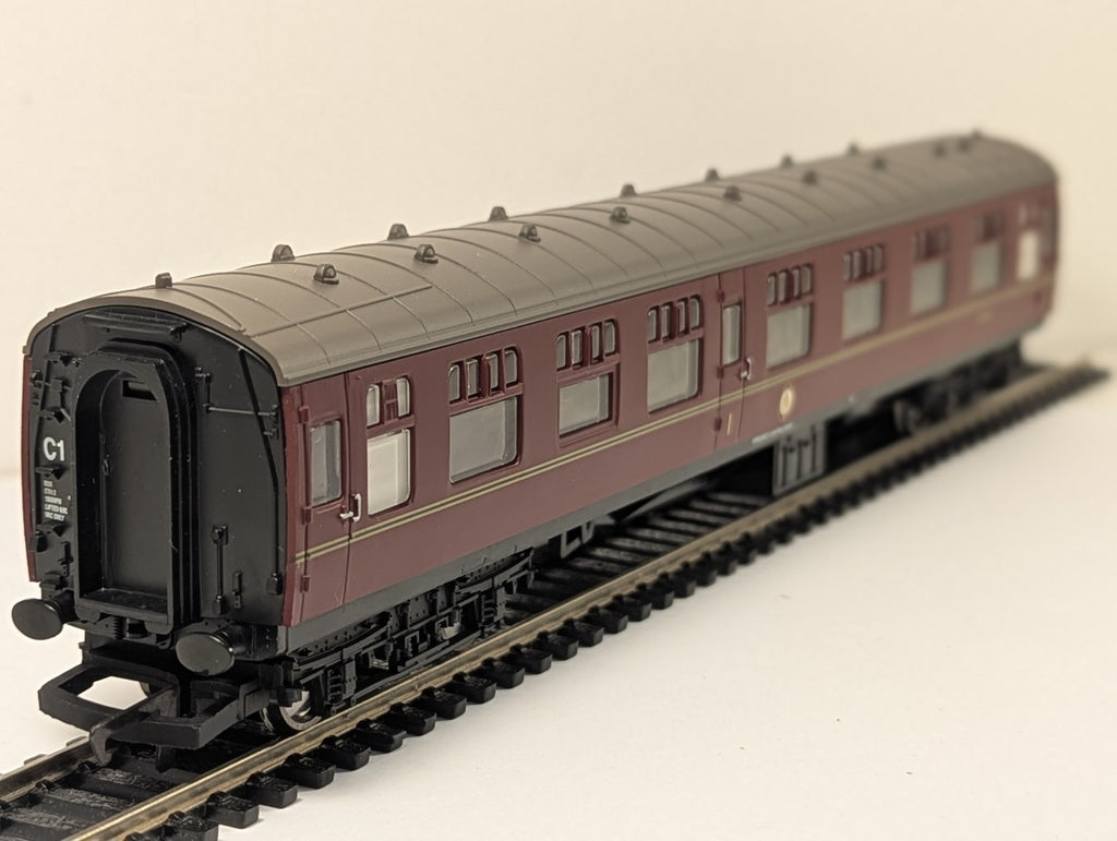 Hornby OO Gauge Hogwarts Express Mk1 Brake Coach 99716