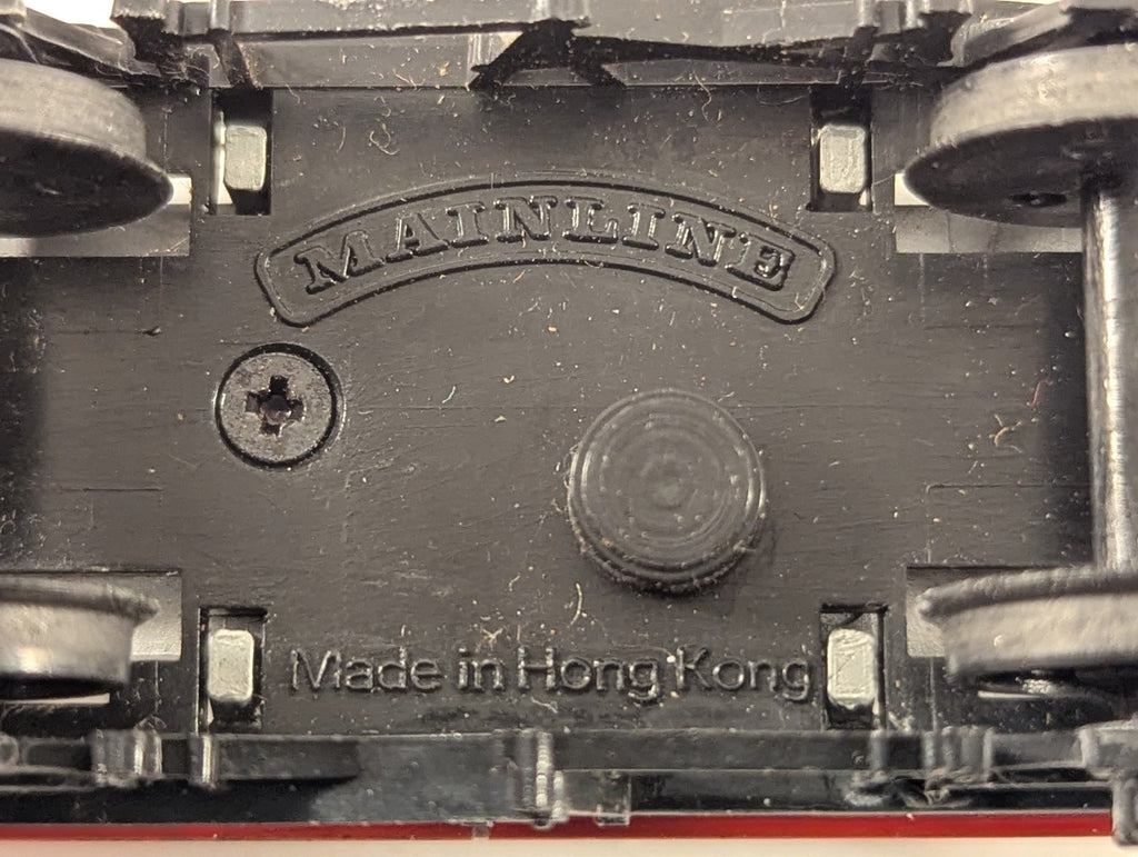Mainline OO Gauge 14 Ton Tank Wagon 3066 Esso Silver 37-142