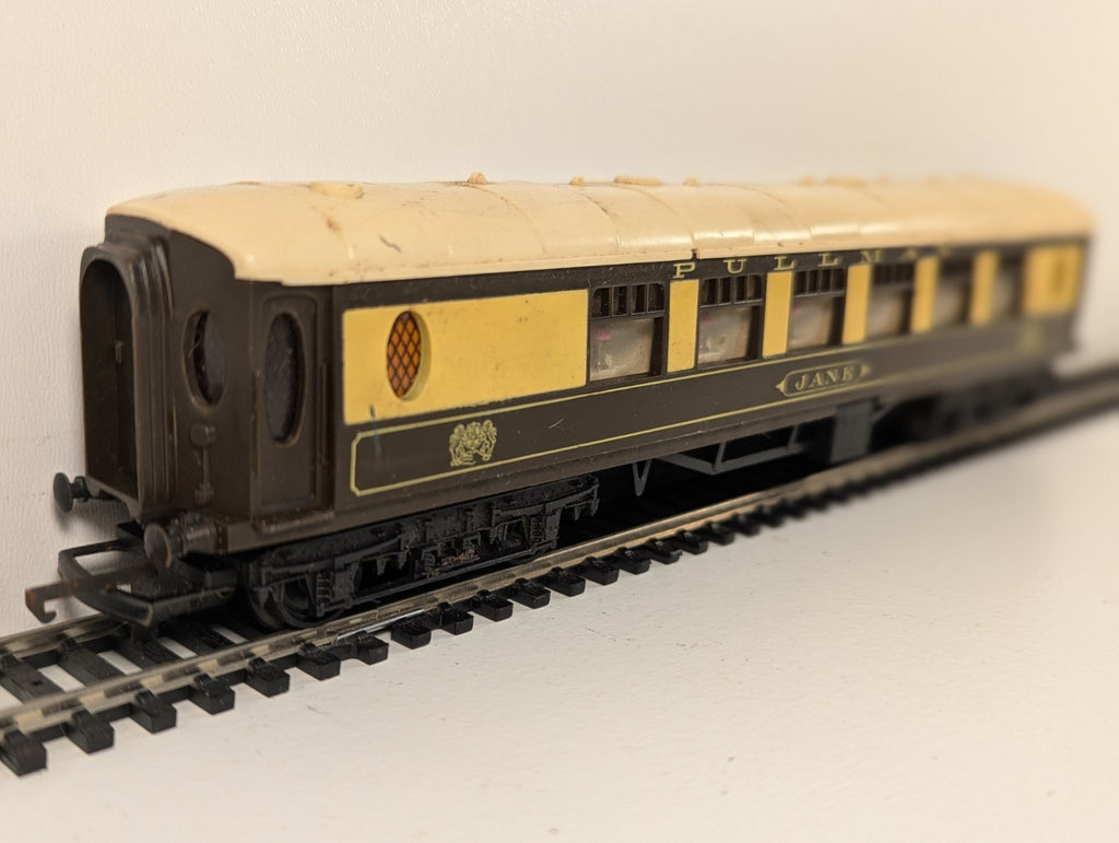Tri-ang OO Gauge Pullman Coach “Jane”