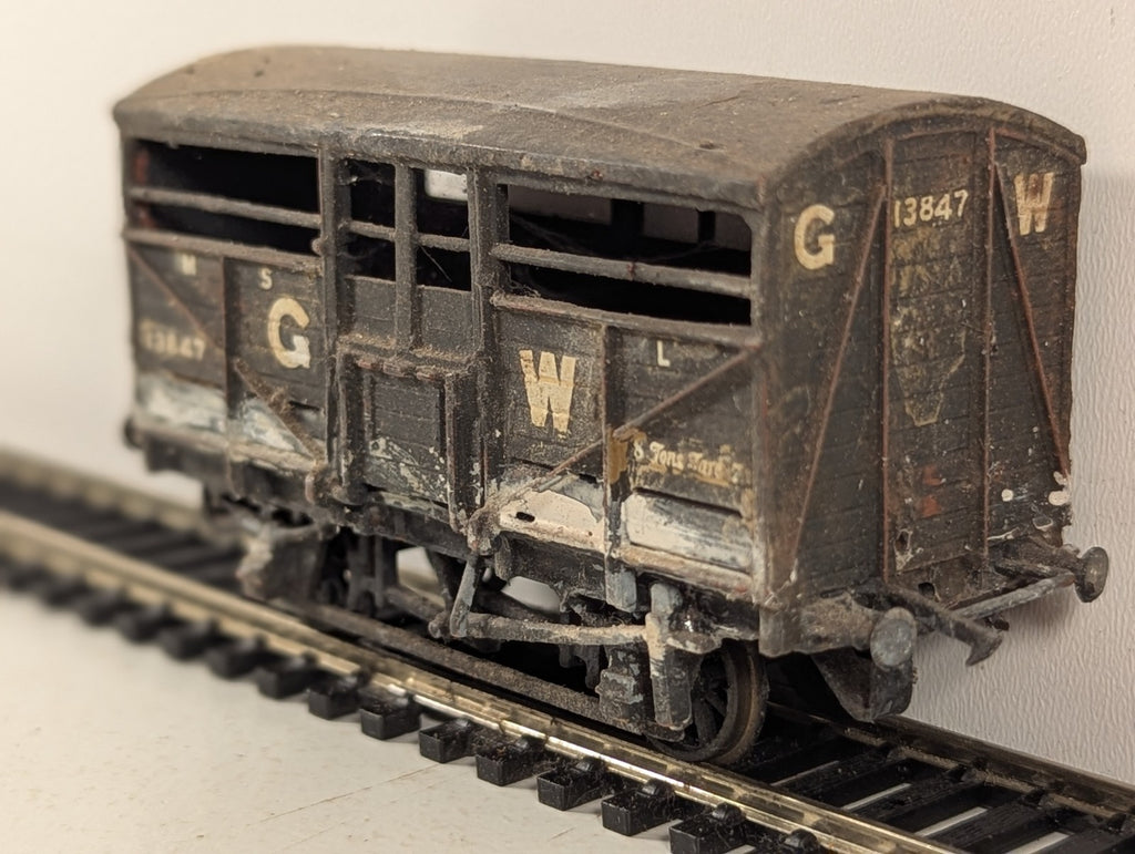 Kitbuilt GWR Cattle Wagon Goods Wagon 13847 GWR Brown