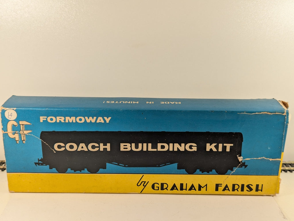 Graham Farish Formoway OO Gauge Suburban Coach Kit Boxed