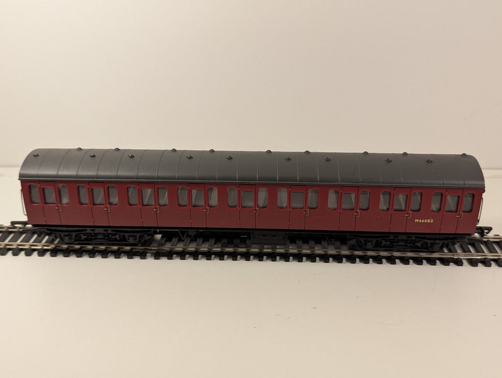 Bachmann Branchline BR Mk1 57ft Suburban Coach M46082 BR Crimson