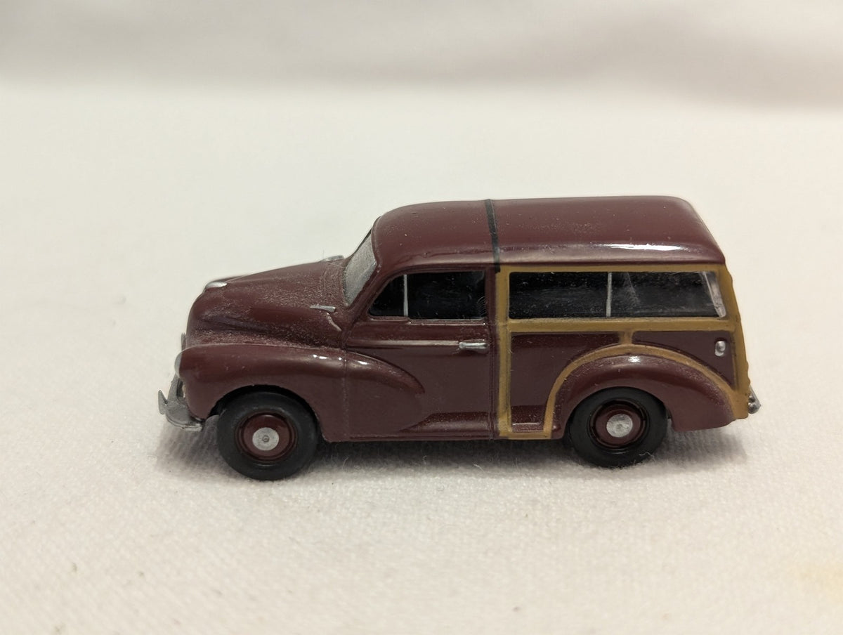 Classix OO Gauge Morris Minor Traveller Die-cast Model Car MYM 34D Maroon
