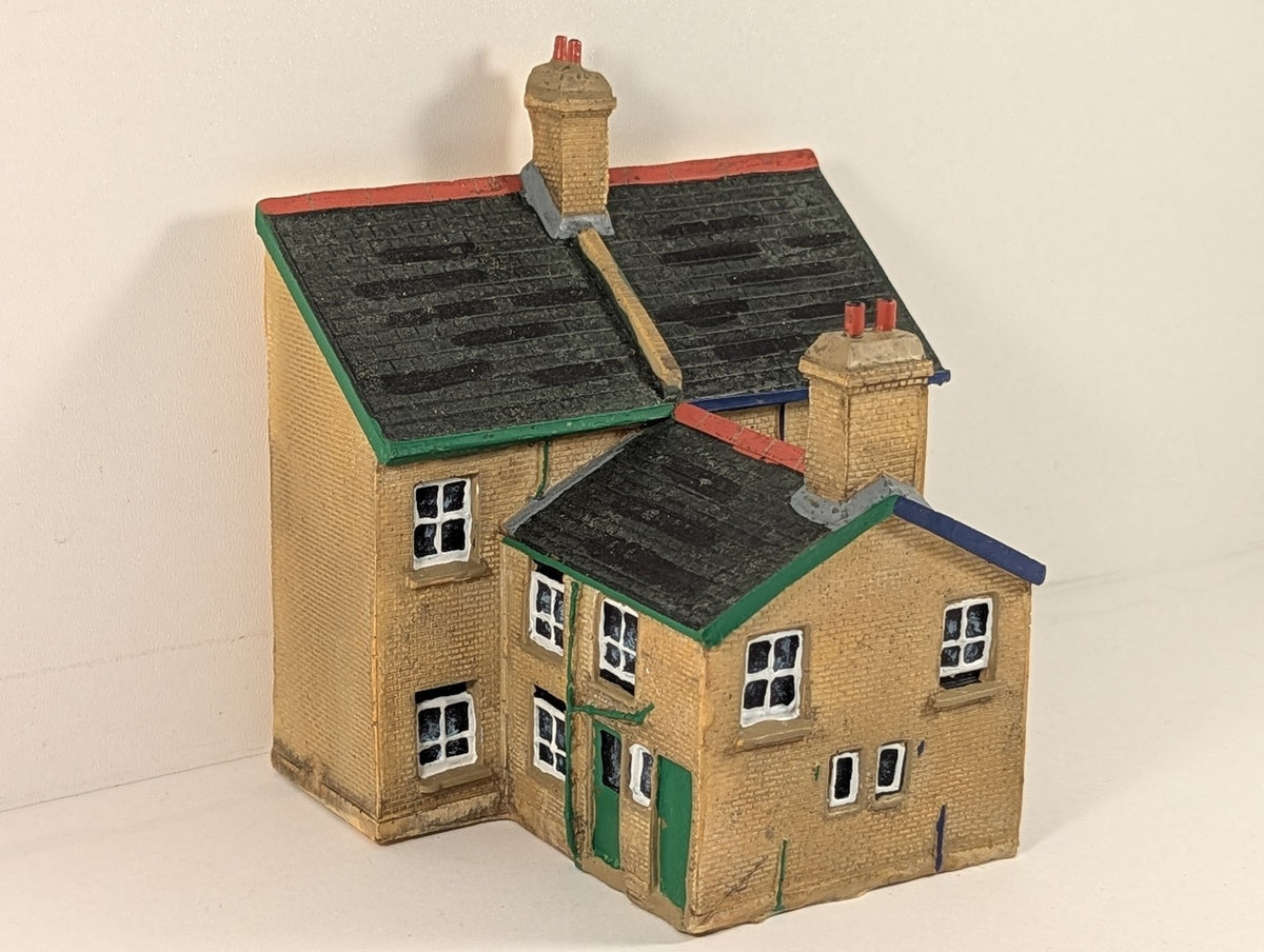 Hornby OO Gauge Skaledale Terraced House Backs Model Railway Building R8642
