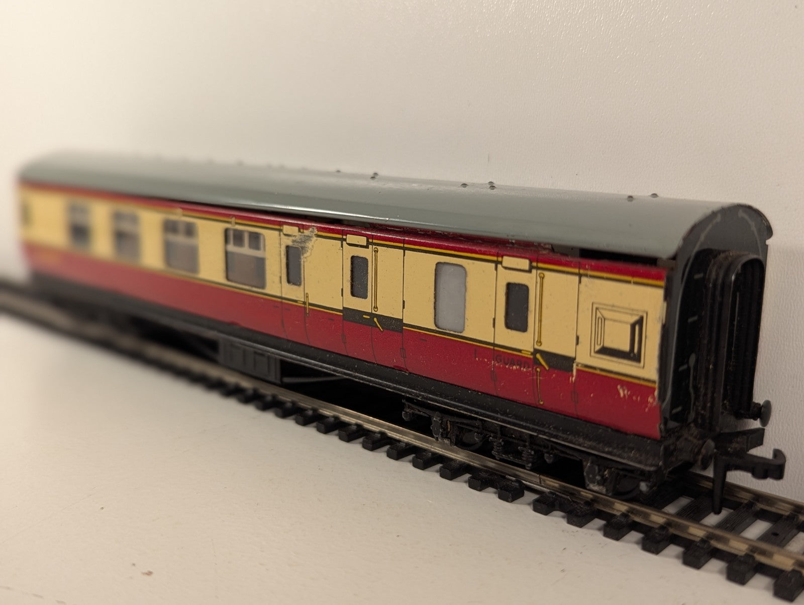 Hornby Dublo OO Gauge BR Maroon Suburban Brake Coach