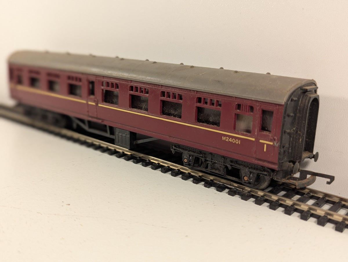 Tri-ang Mainline OO Gauge BR Maroon Composite Coach