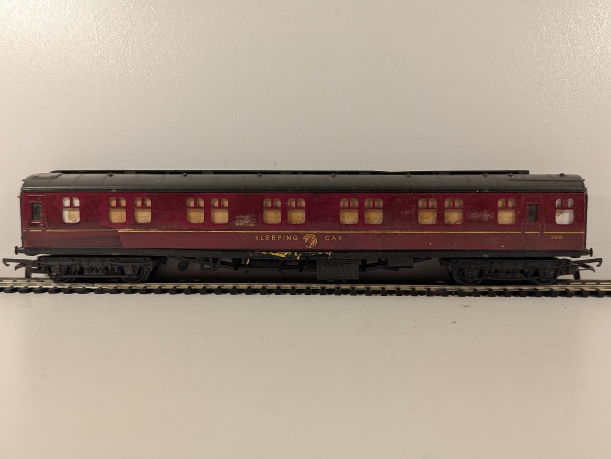 Tri-ang OO Gauge LMS Type Sleeping Car Passenger Coach 2510 BR Maroon