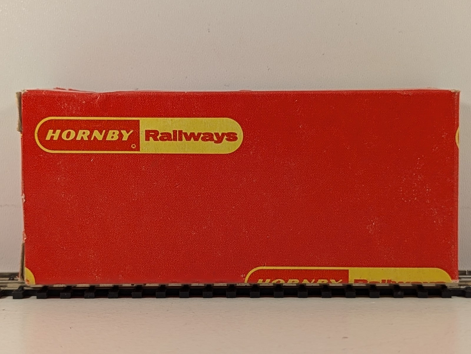 Hornby  R.123 GWR Horse Box Goods Wagon 505 GWR Brown