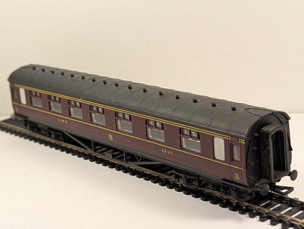 Airfix 54202 OO Gauge LMS 60ft Corridor 1st and 3rd Composite Coach