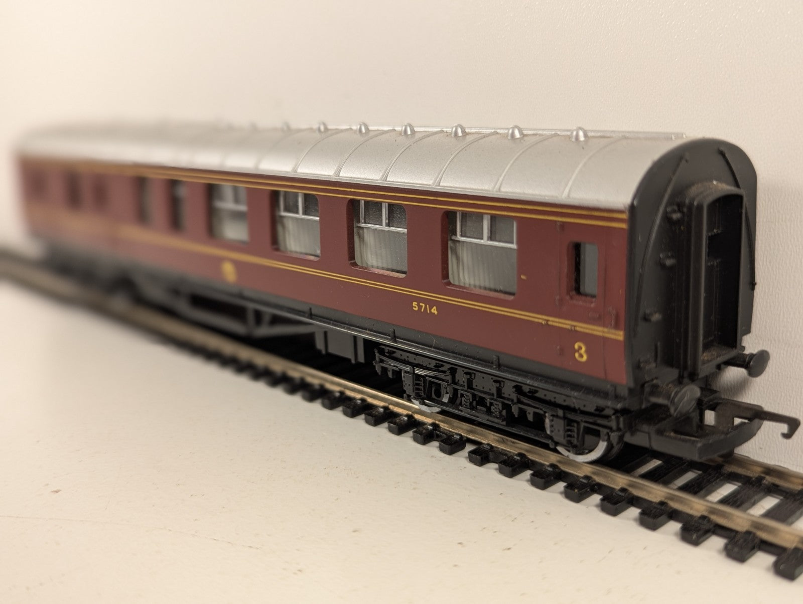 Hornby R423 LMS Corridor Brake Third Coach