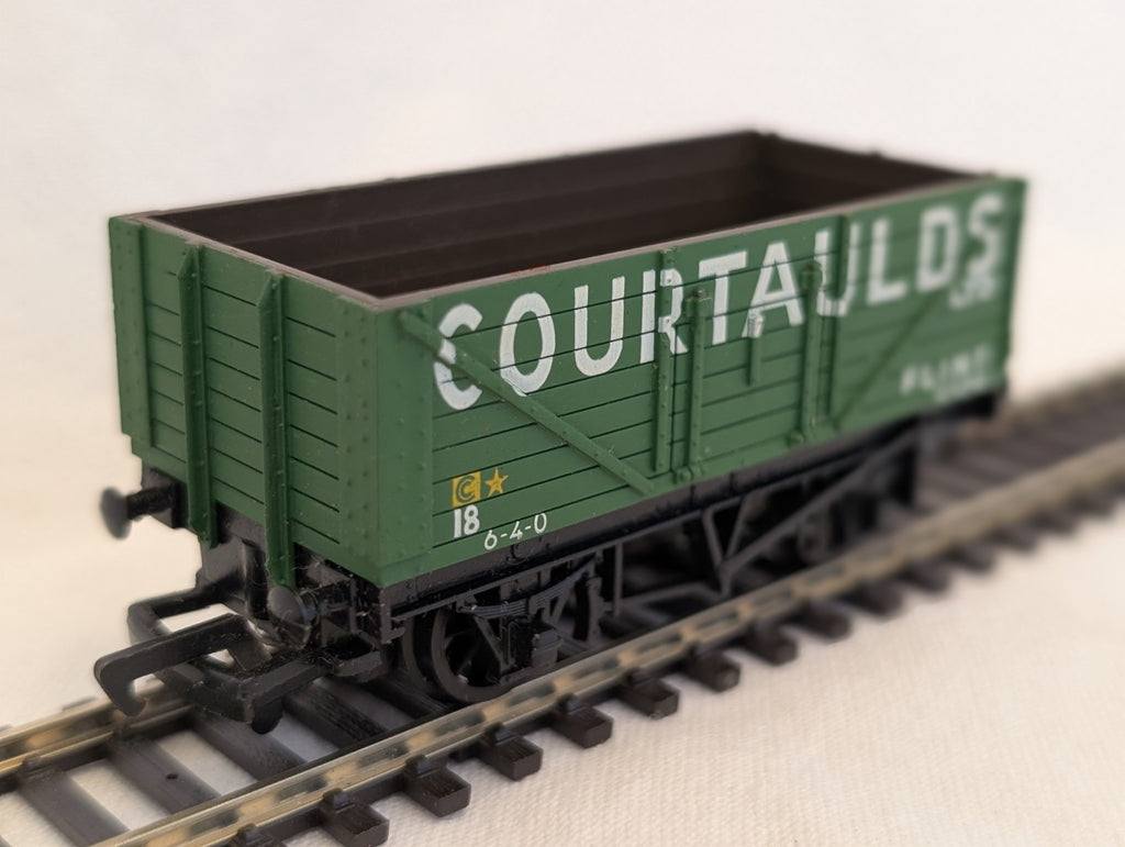 Mainline OO Gauge 7 Plank Open Wagon Courtaulds Goods Wagon 18 Courtaulds Green
