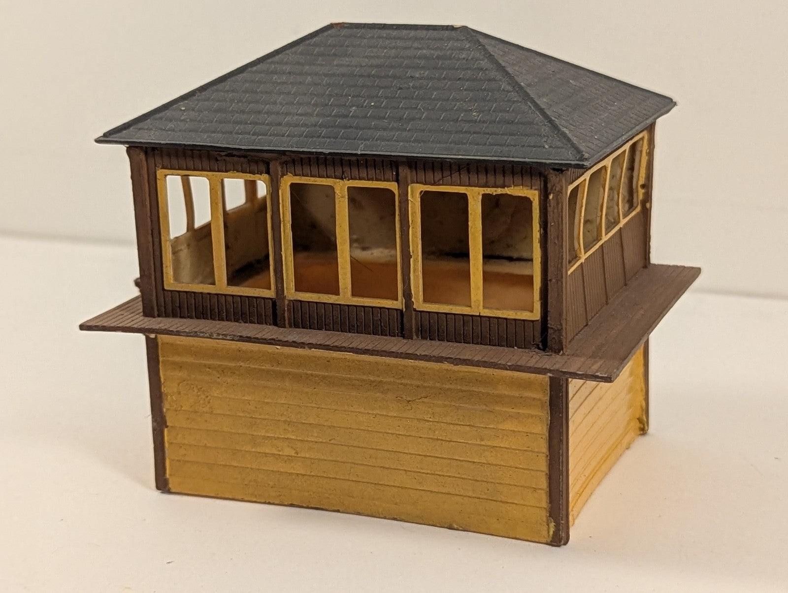 OO Gauge Timber Signal Box Brown and Yellow