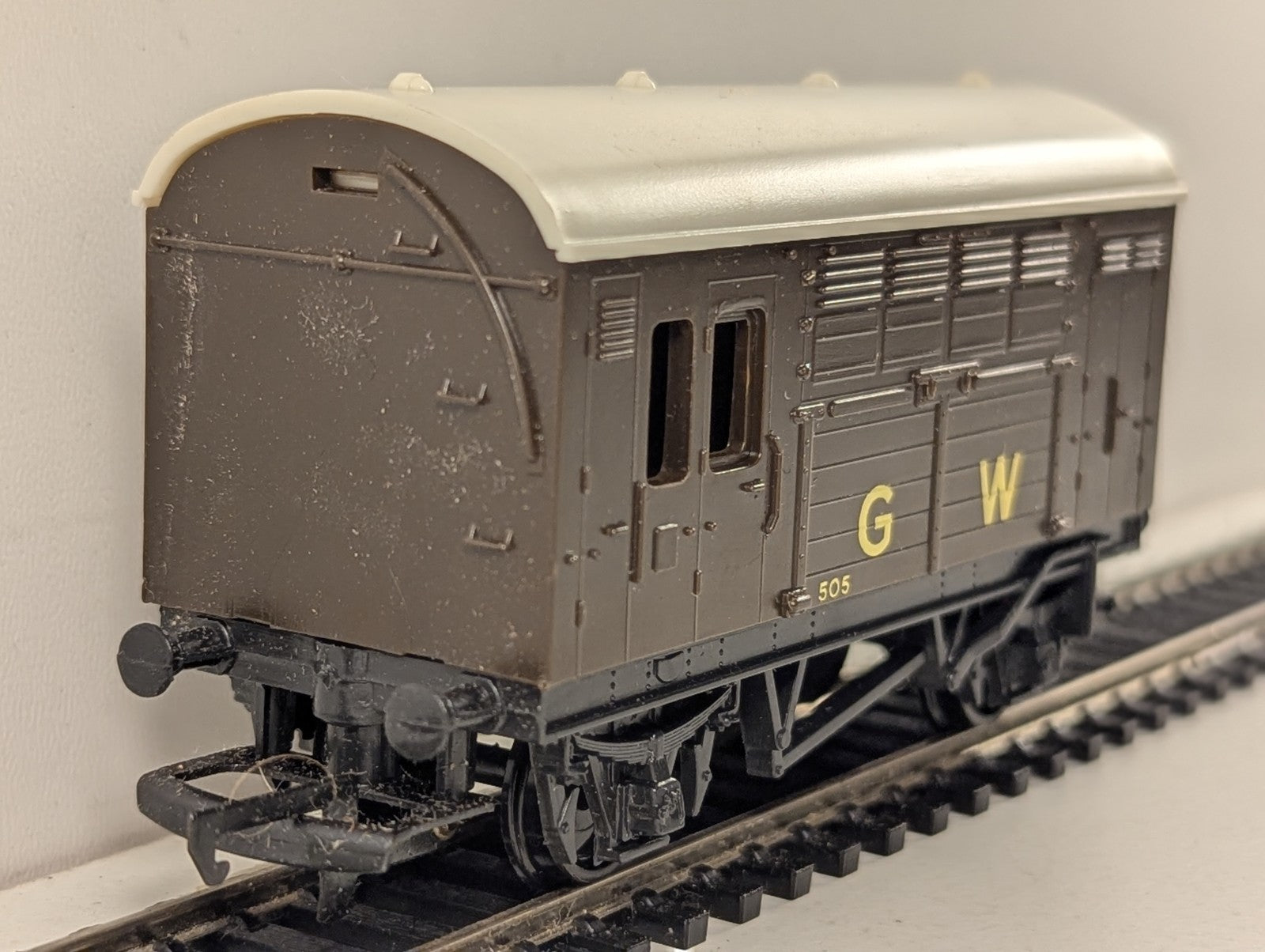 Hornby  R.123 GWR Horse Box Goods Wagon 505 GWR Brown