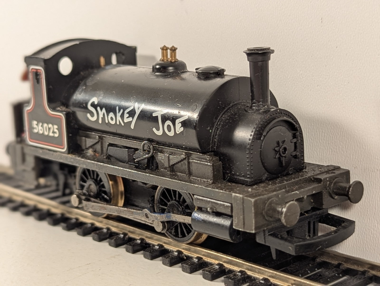 Hornby R3064 "Smokey Joe" 0-4-0 Modified Open Cab Steam Locomotive OO Gauge