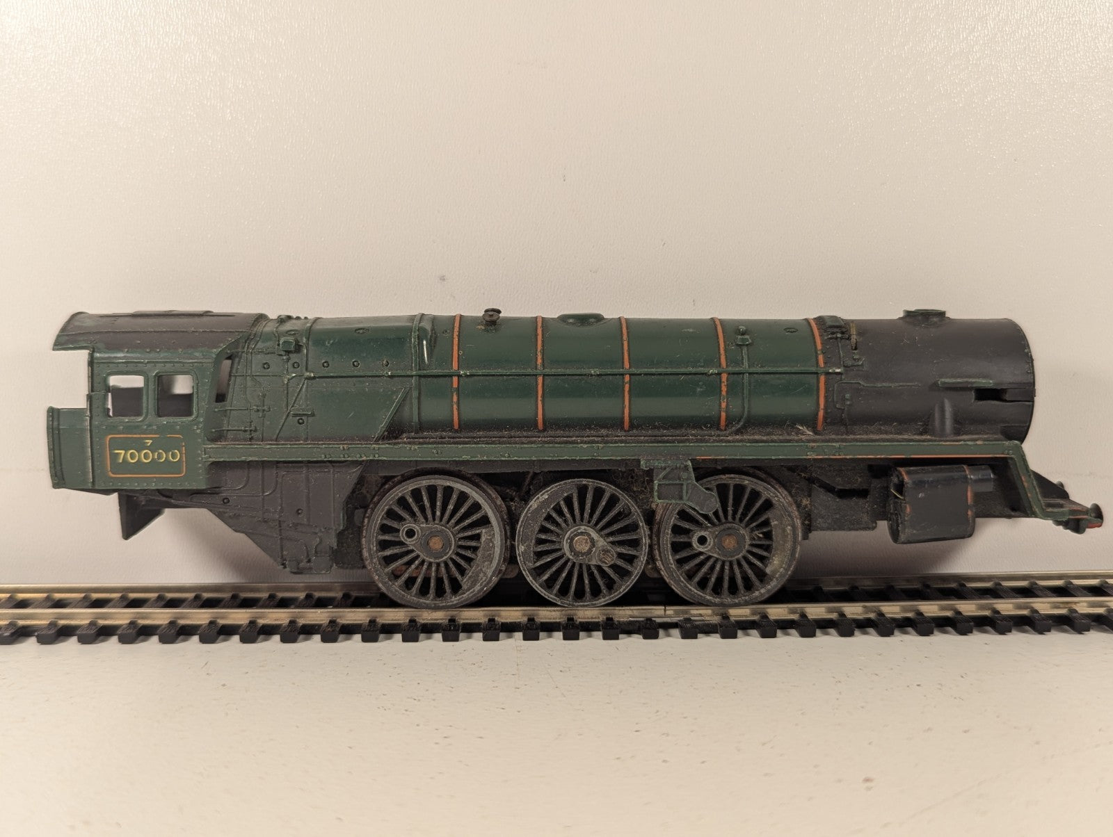 Tri-ang OO Gauge Class 7MT Britannia Steam Locomotive 70000 BR Green