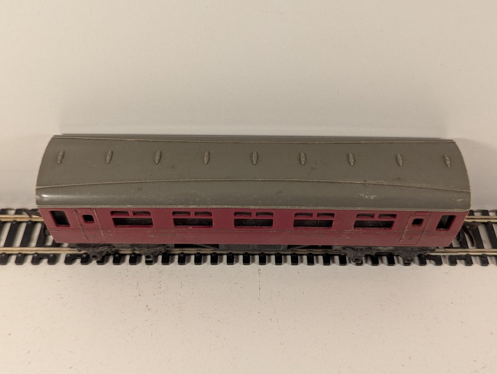 Tri-ang OO Gauge LMS Passenger Coach