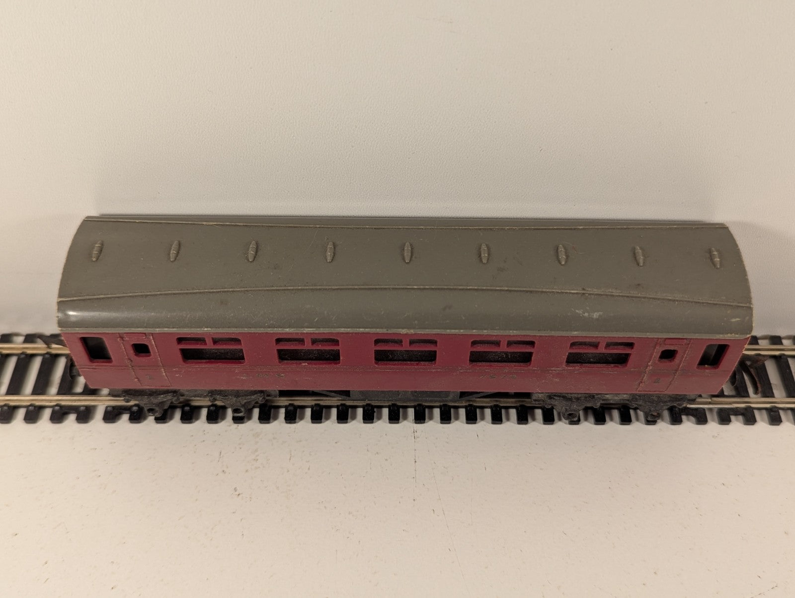 Tri-ang OO Gauge LMS Passenger Coach