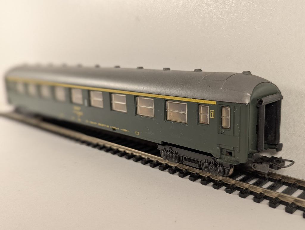 Lima HO Gauge SNCF 1st Class Coach Passenger Coach 51 87 10-181 677 SNCF Green