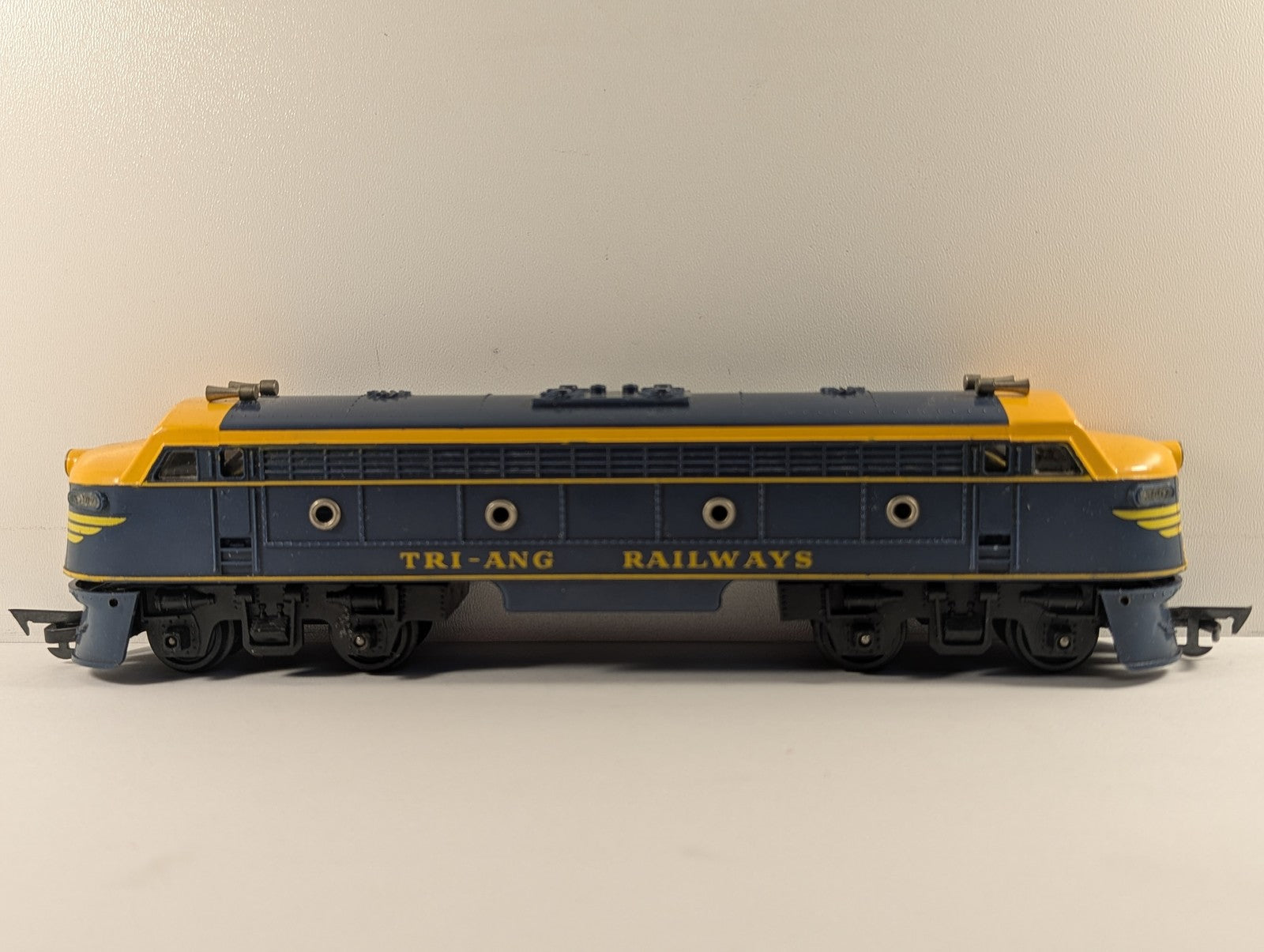 Tri-ang OO Gauge Transcontinental Double Ended Diesel Locomotive 5007