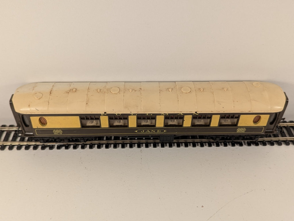 Tri-ang OO Gauge Pullman Coach “Jane”