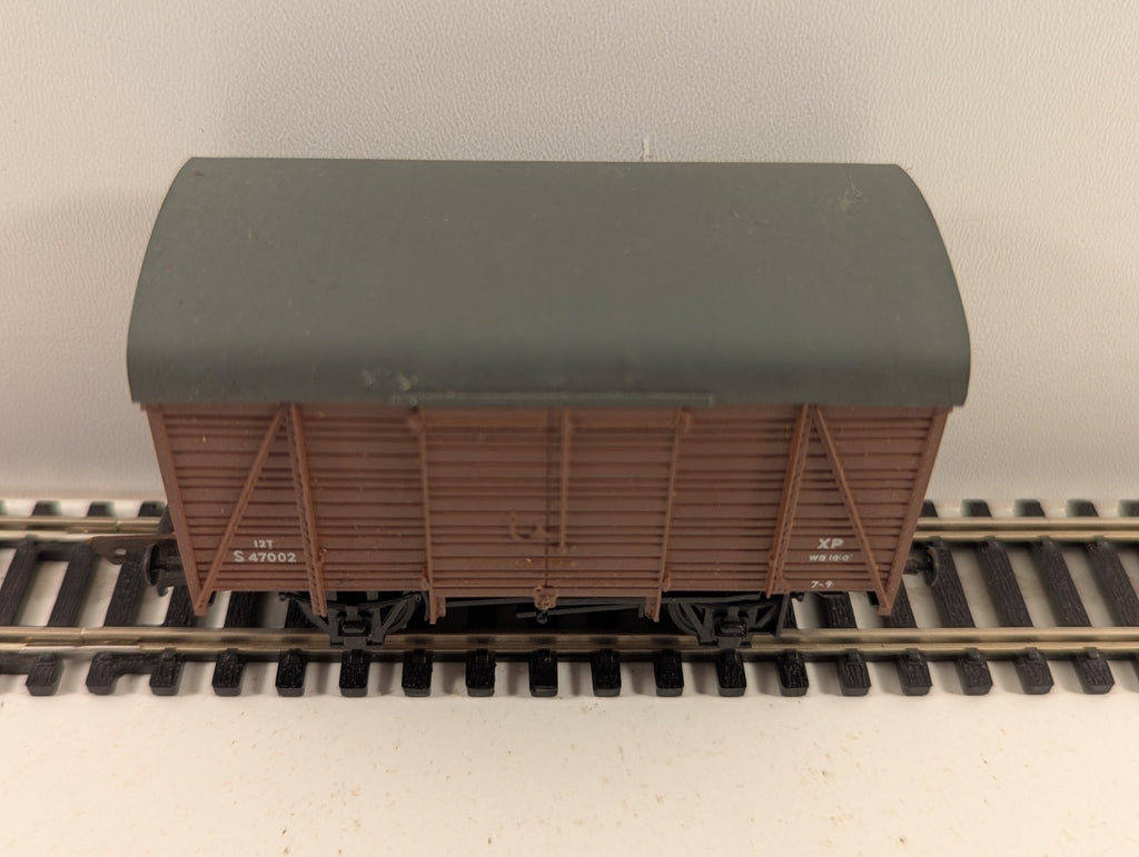 Mainline OO Gauge BR (SR) Brown Ventilated Van
