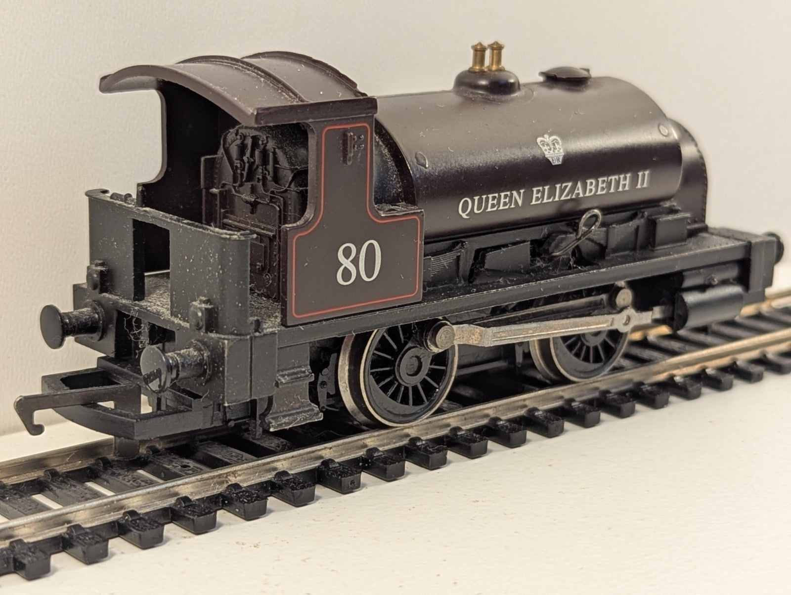 Hornby R2597 OO Gauge Queen Elizabeth II Collectors Club Missing Chimney
