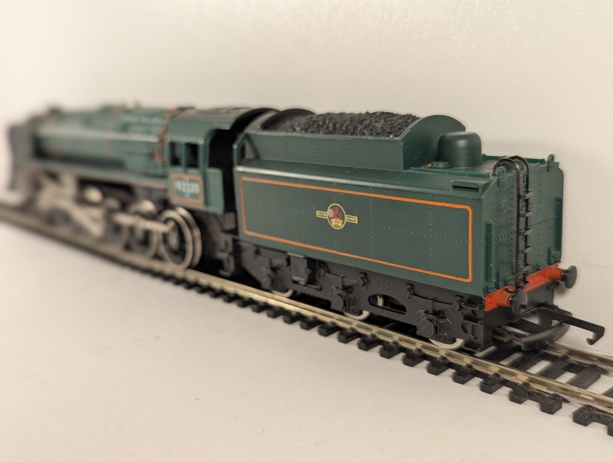 Hornby OO Gauge BR Standard Class 9F 'Evening Star' Locomotive 92220 BR Green