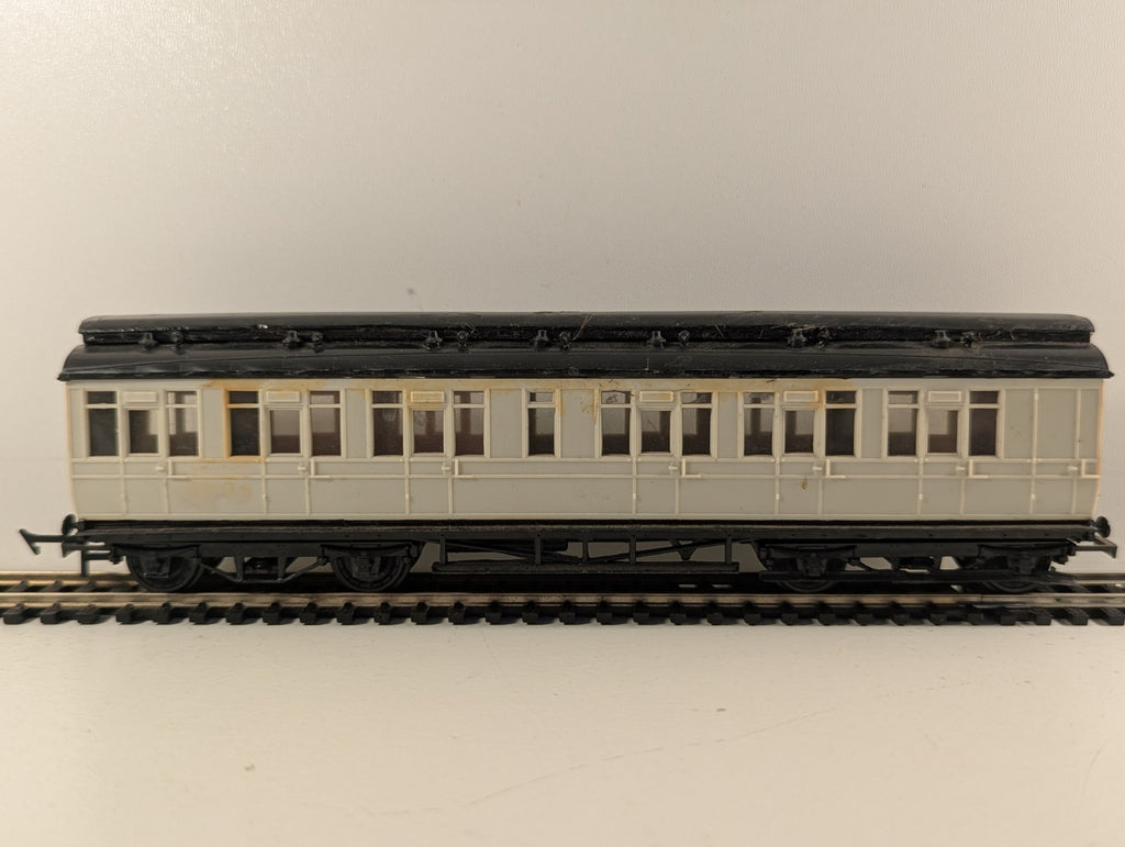 Ratio Midland/LMS Brake Coach Kit Built OO Gauge