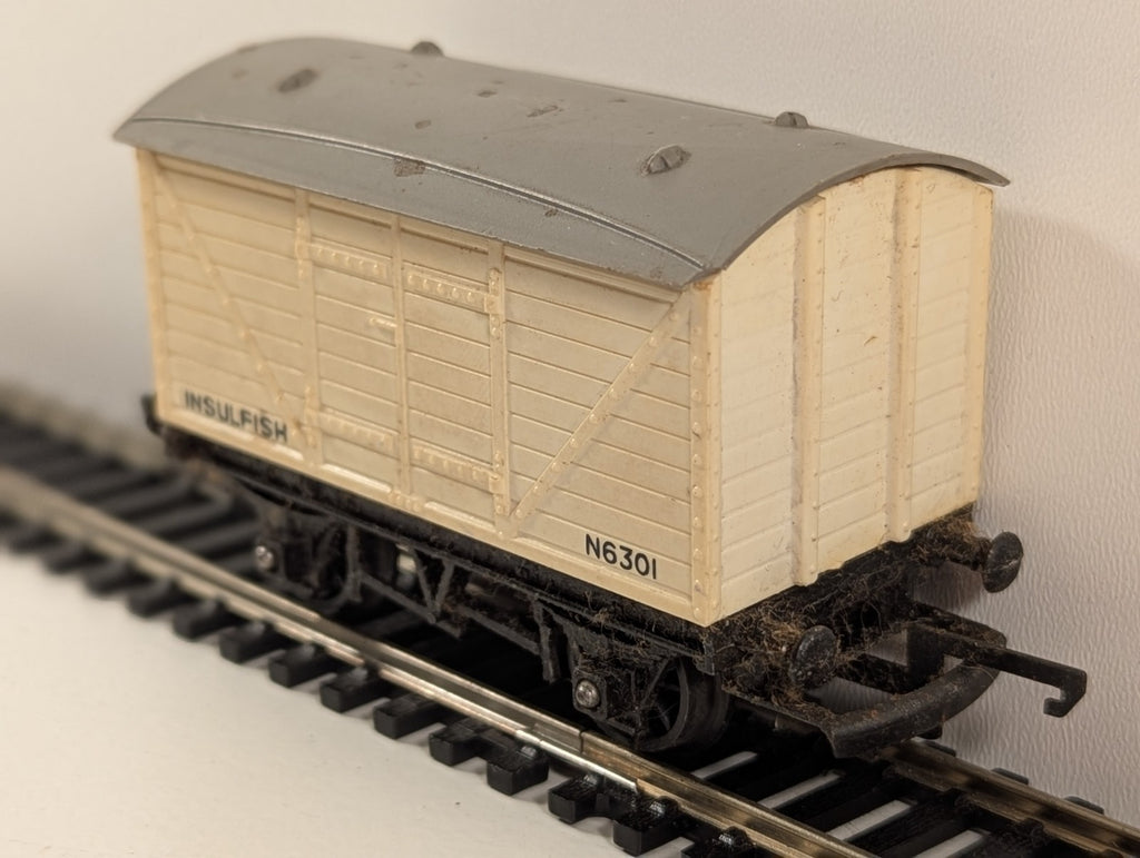 Tri-ang OO Gauge Insulfish Van – No. N6301