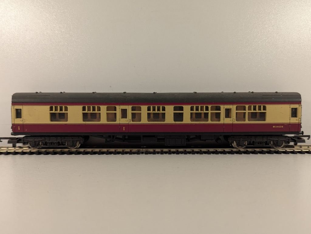 Lima OO Gauge BR Mk1 Corridor First Passenger Coach M34628 BR Crimson