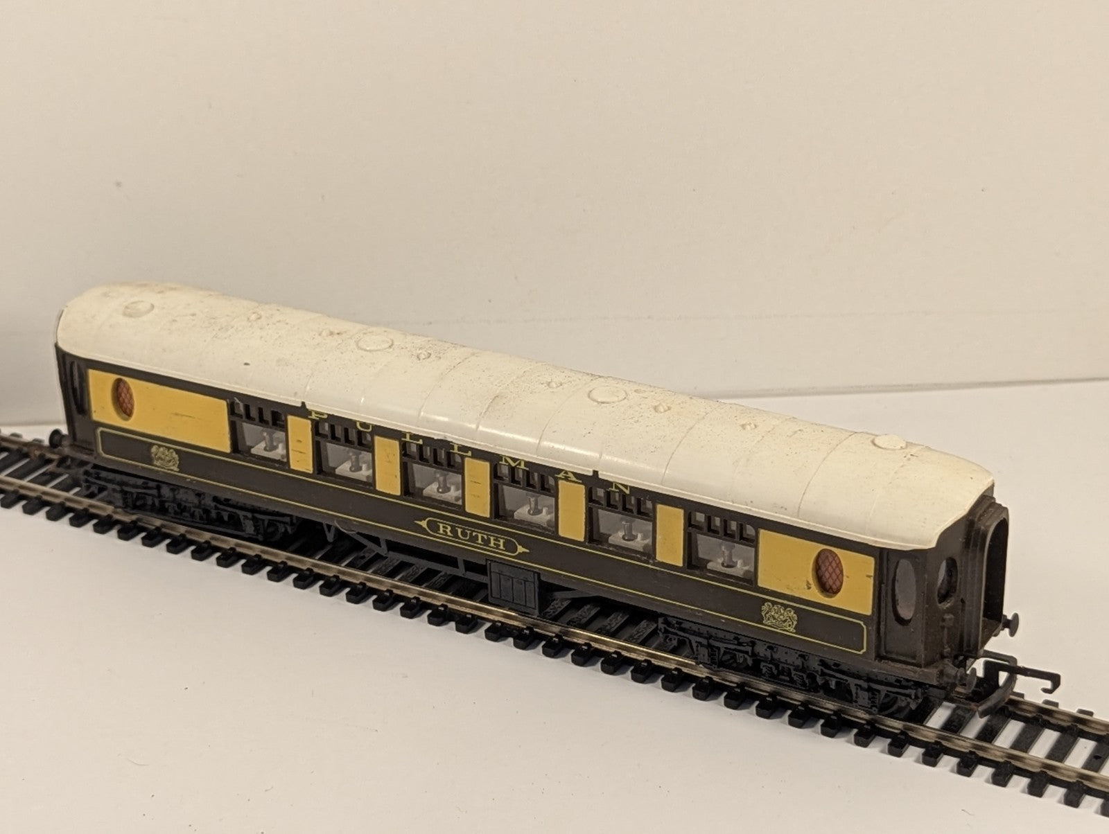 Tri-ang OO Gauge Pullman Coach 'Ruth'