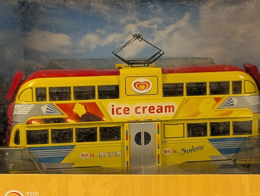 Corgi 1:76 Scale Balloon Tram 719 Blackpool Transport (Wall's) OM43