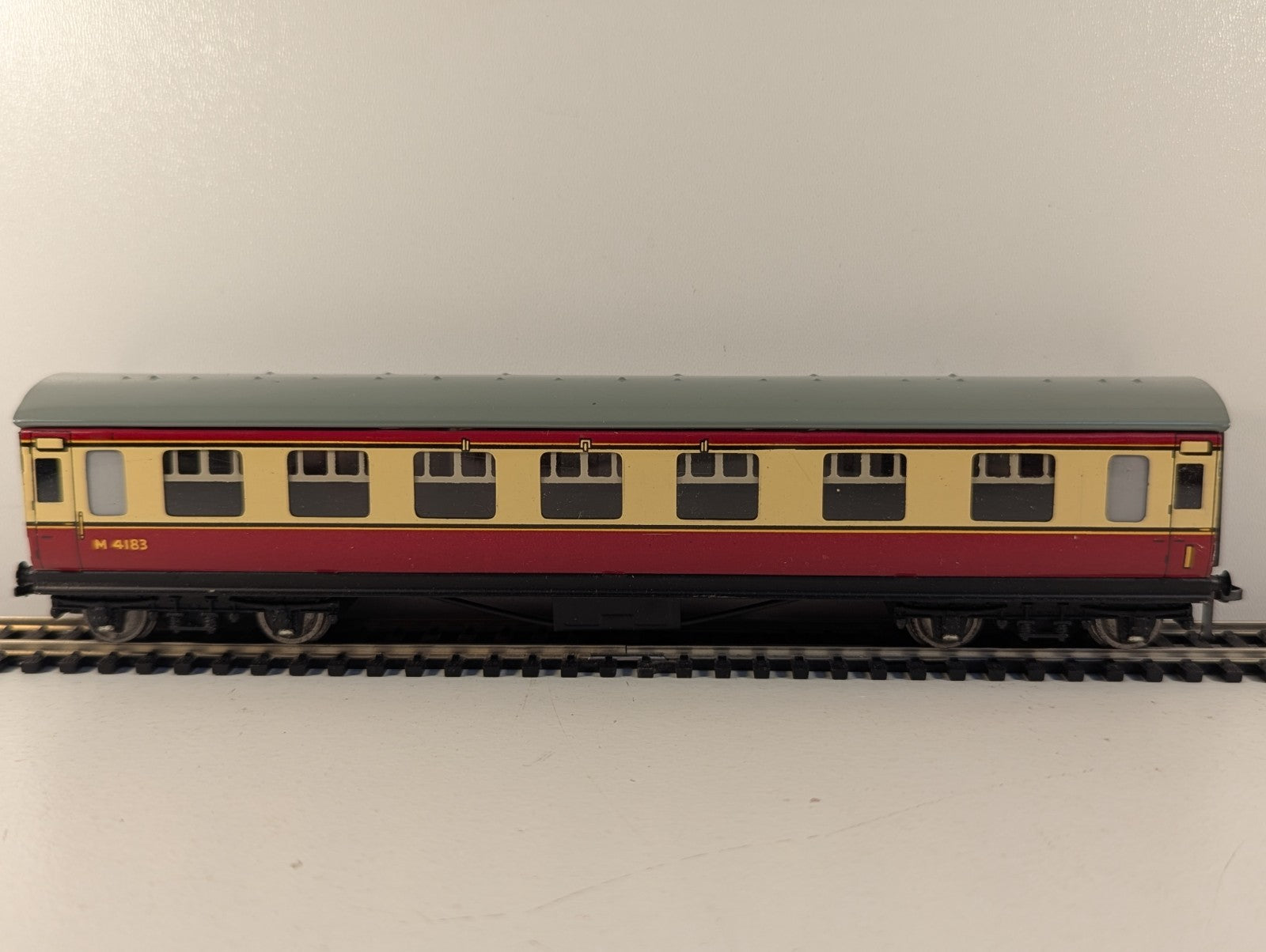 Hornby Dublo 32017 OO Gauge LMS Stanier Composite Coach M4183