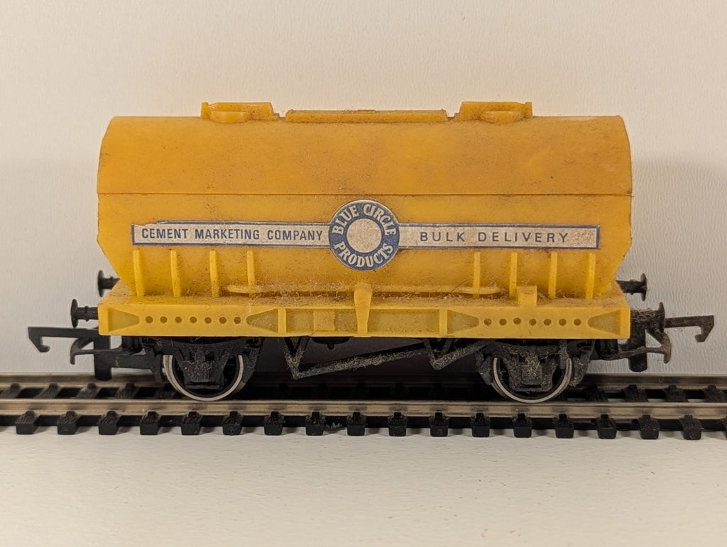 Tri-ang / Hornby R564 OO Gauge Blue Circle Cement Wagon