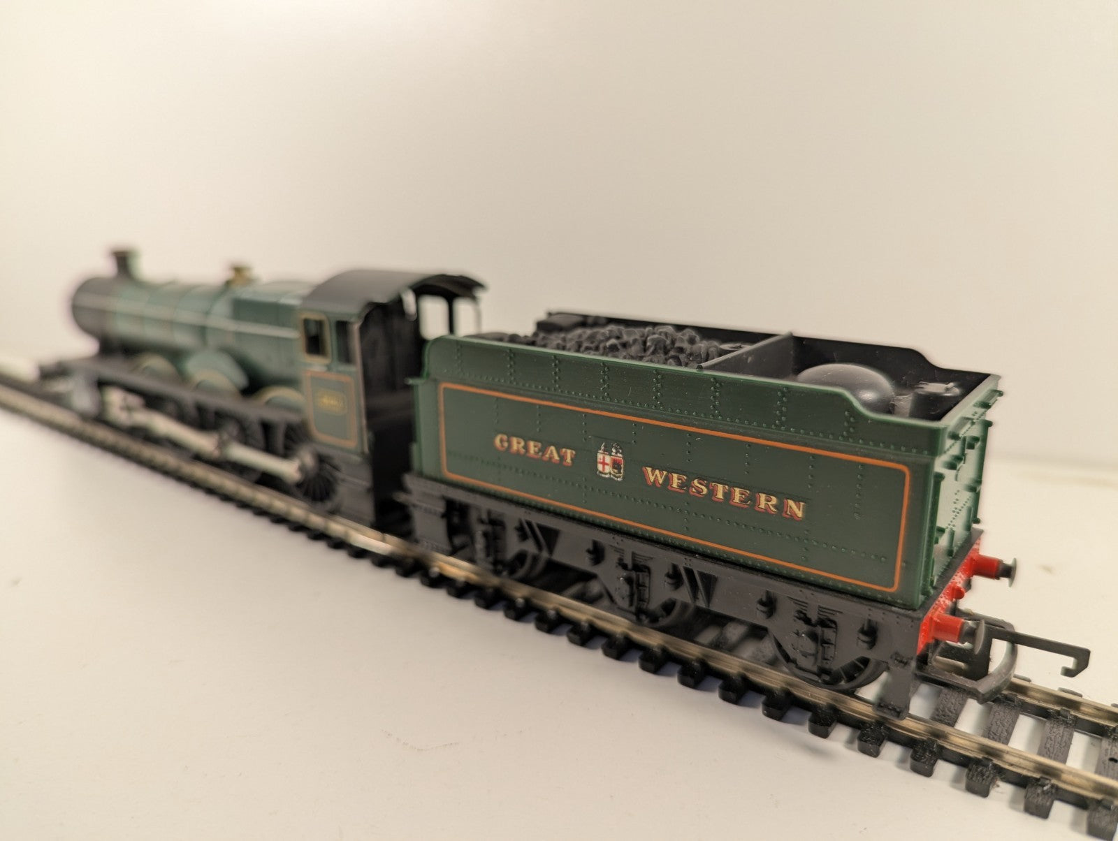 Tri-ang Hornby GWR Hall Class GWR Lined Green