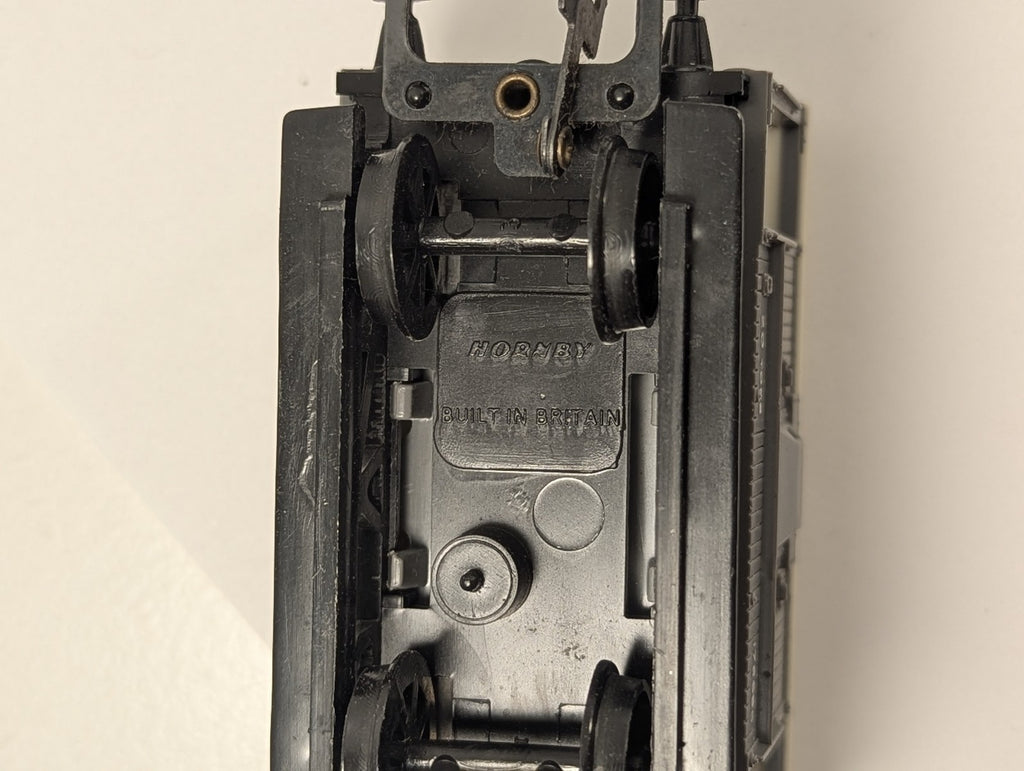Hornby OO Gauge NE 20 Ton Brake Van 178595 NE Grey R124