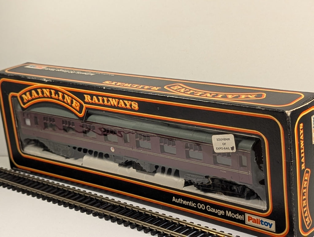 Mainline OO Gauge BR Second Class Composite Coach Maroon - Boxed