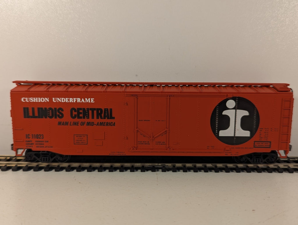 Athearn HO Gauge 50ft PD Boxcar IC 11023 Illinois Central 1322