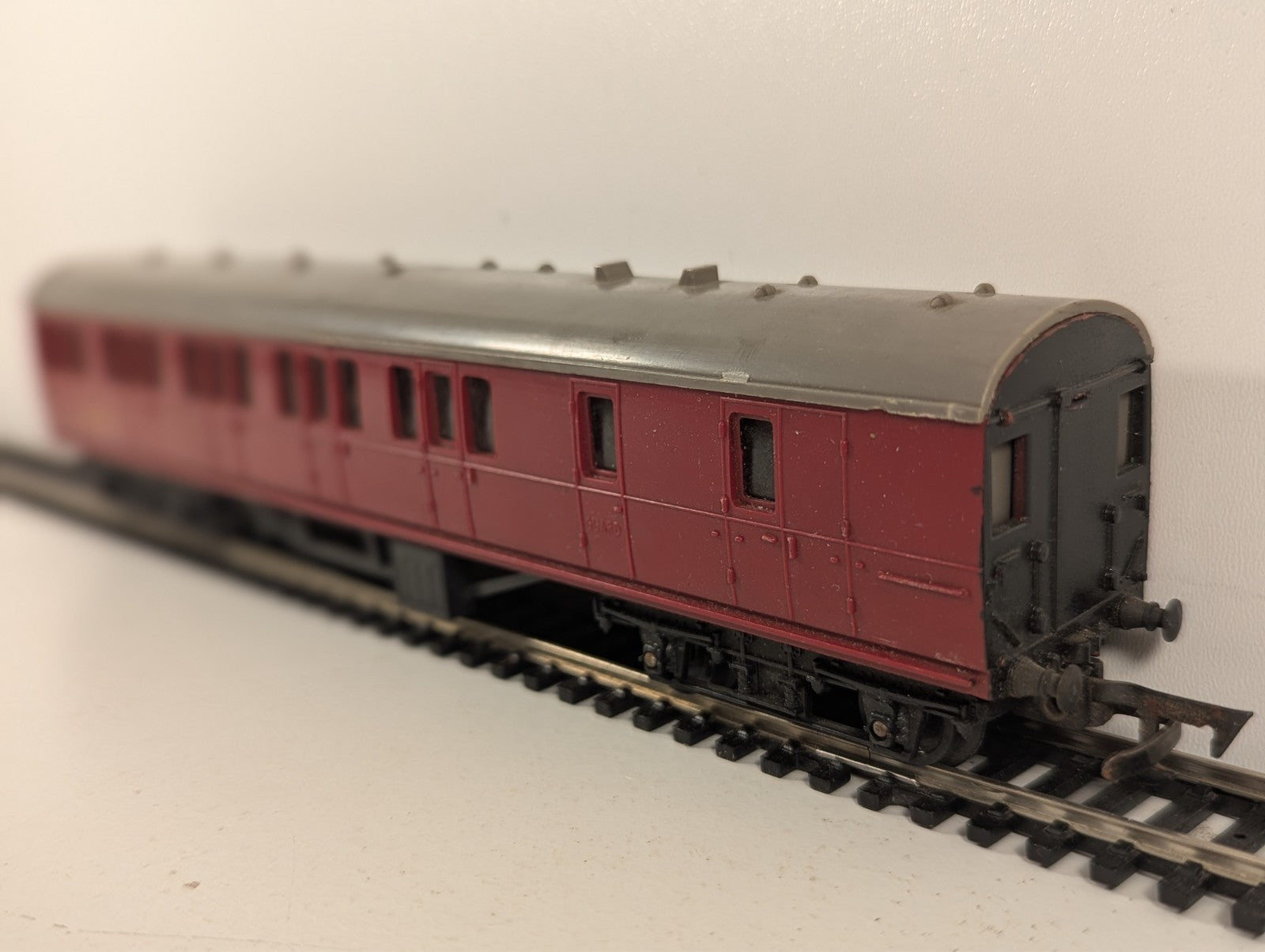 Tri-ang Railways R120 OO Gauge BR Suburban Brake Second Coach