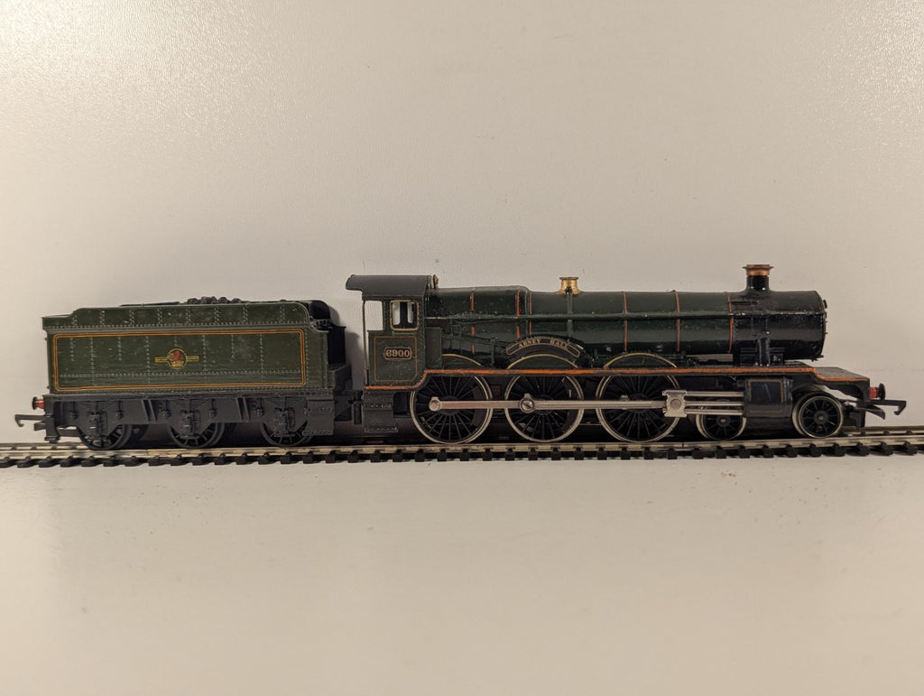 Hornby OO Gauge Class 4900 Hall Class 'Burton Hall' Steam Loco