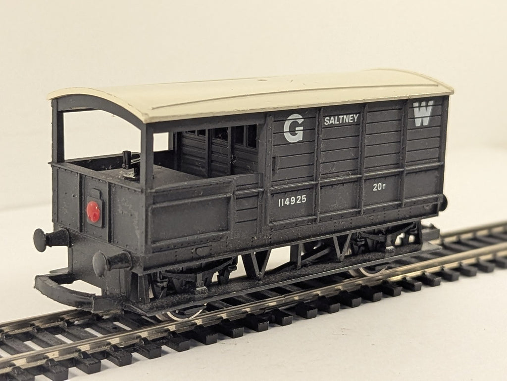 Hornby OO Gauge GWR 20 Ton Brake Van 'Saltney' 114925 GWR Grey R016