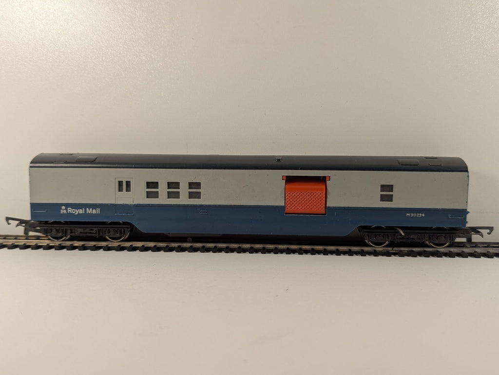 Tri-ang OO Gauge Operating Royal Mail Coach Passenger Coach M30224 BR Blue/Grey