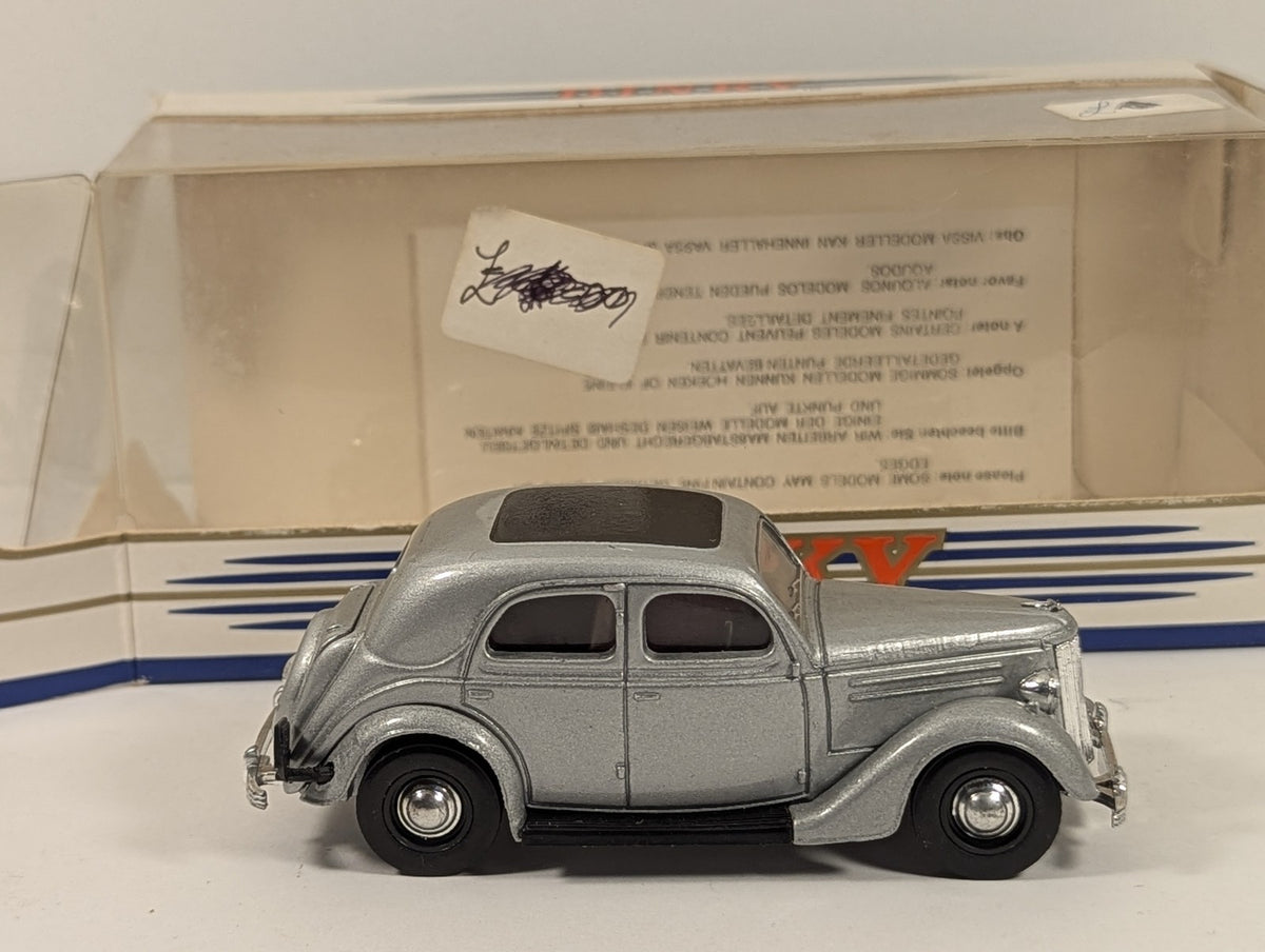Matchbox Dinky 1:43 1950 Ford V8 Pilot Die-cast Model Car HOY 712 Silver DY5-B