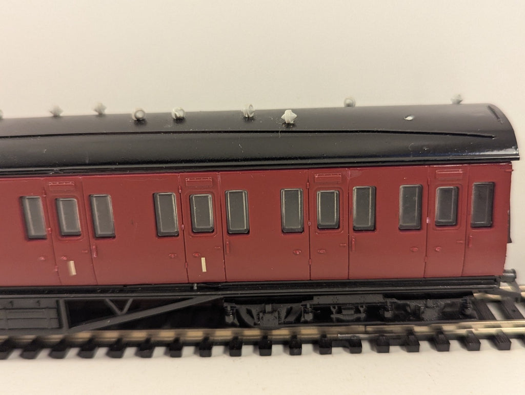 Dapol OO Gauge Stanier 57ft Brake Third M16658 BR Carmine – Lights