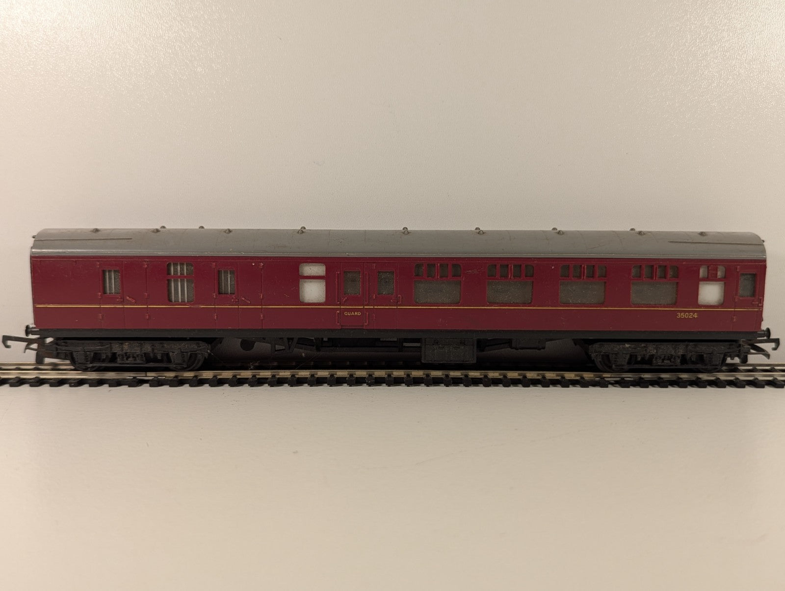 Hornby BR Mark 1 Full Brake model railway coach in maroon livery