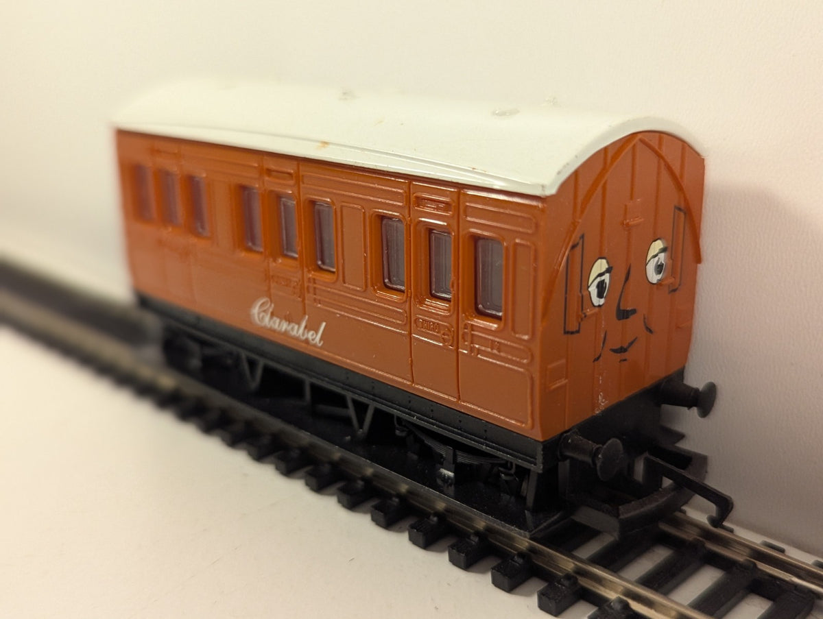 Hornby OO Gauge Thomas & Friends Clarabel Coach